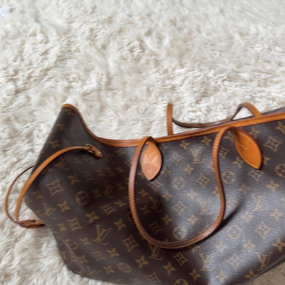 Louis Vuitton Monogram Shoulder Bag in Brown and Tan - Picture 4 of 9